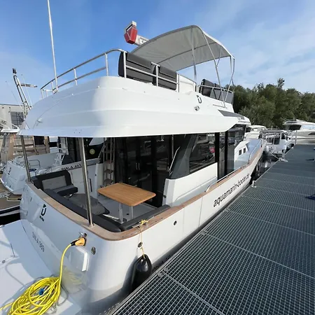Botel Stilvolle Bootsunterkunft Fuer Bis Zu 4 Personen Kolonie Zern