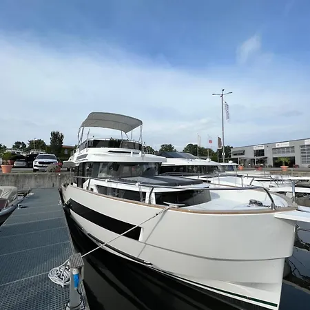 Stilvolle Bootsunterkunft Fuer Bis Zu 4 Personen Kolonie Zern