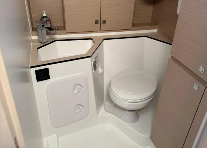 Stilvolle Bootsunterkunft Für Bis Zu 4 Personen